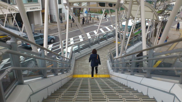 川越駅西口歩行デッキ階段